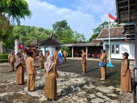 Carik Sidoharjo Pimpin Apel Pagi, Tekankan Dukungan Penuh Kegiatan IPPKal